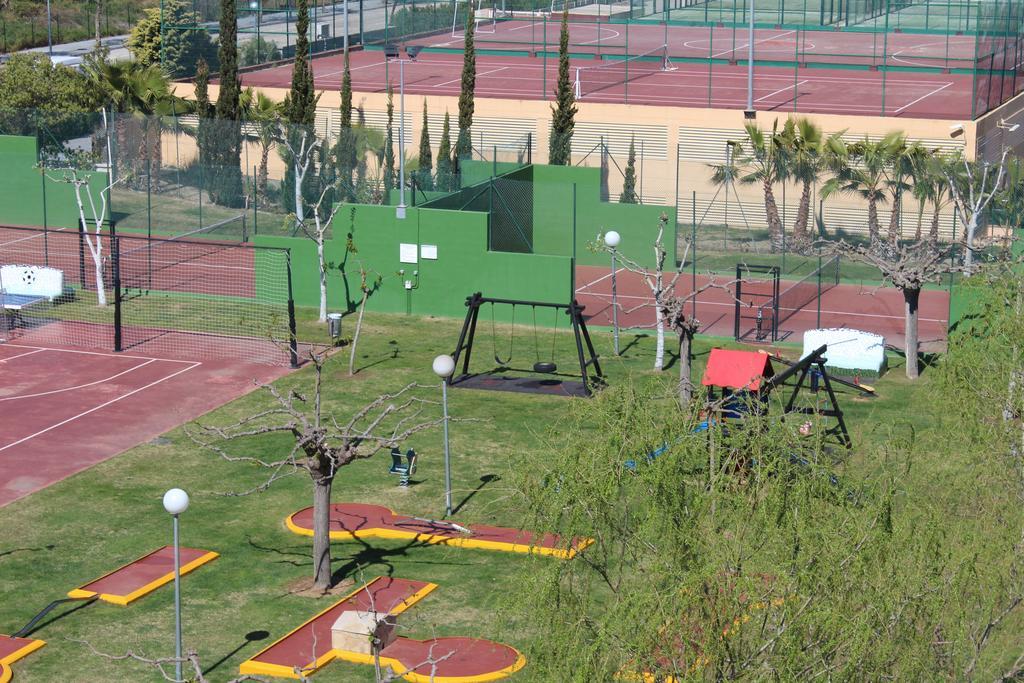 Los Juncos De Pineda Park Салоу Екстериор снимка