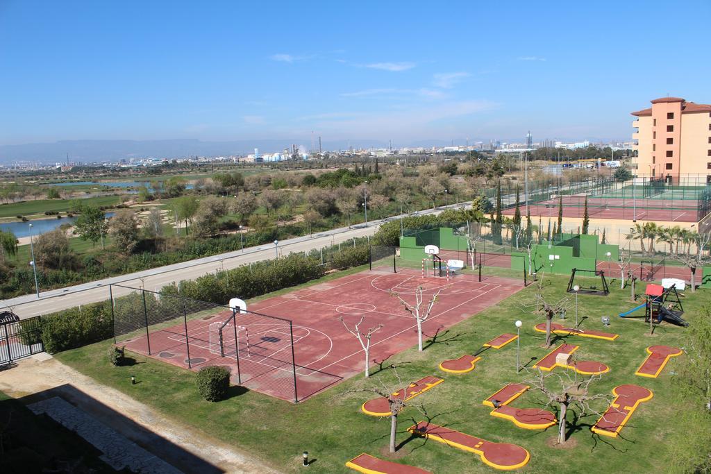 Los Juncos De Pineda Park Салоу Екстериор снимка