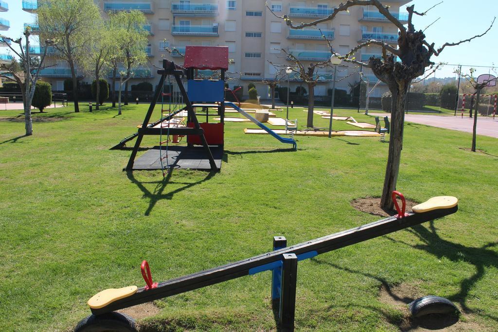 Los Juncos De Pineda Park Салоу Екстериор снимка
