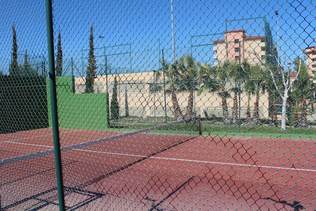 Los Juncos De Pineda Park Салоу Екстериор снимка