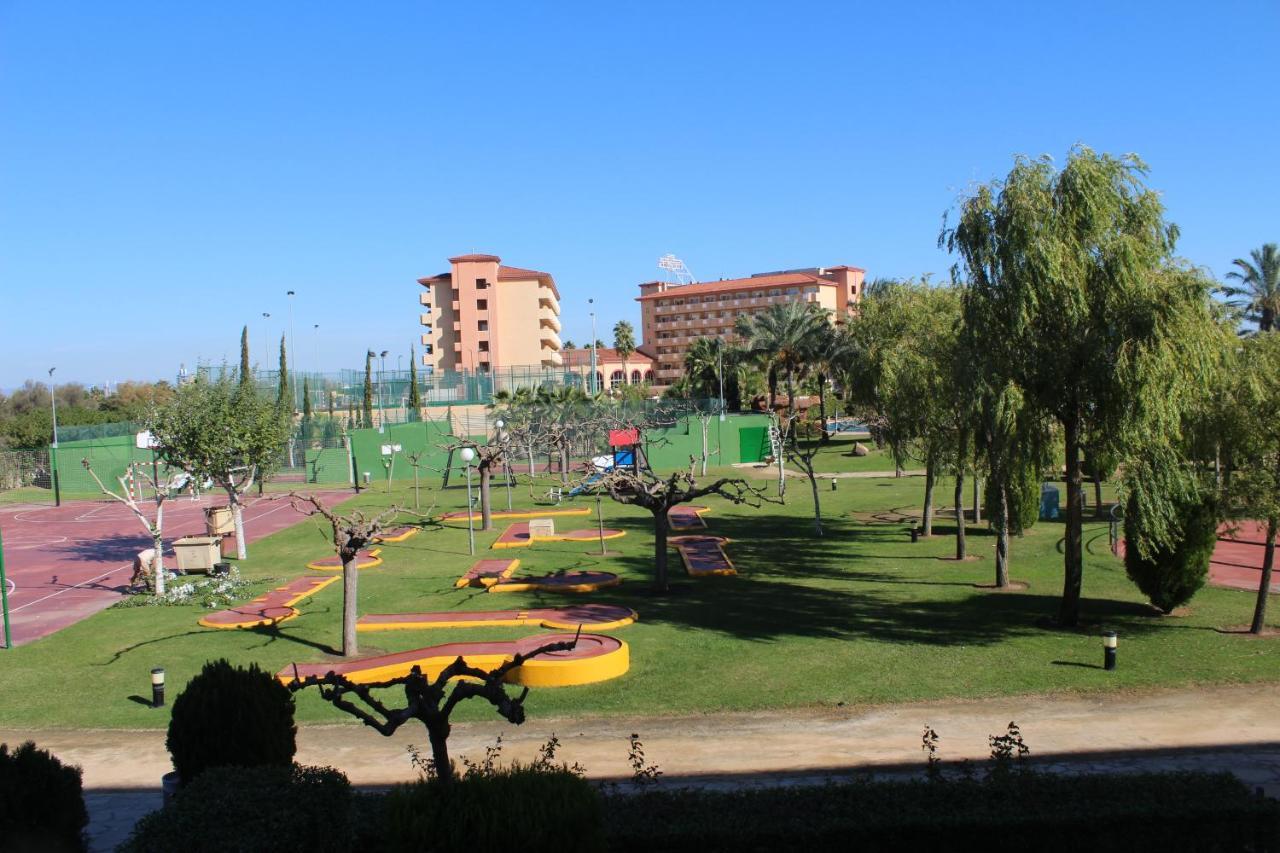 Los Juncos De Pineda Park Салоу Екстериор снимка